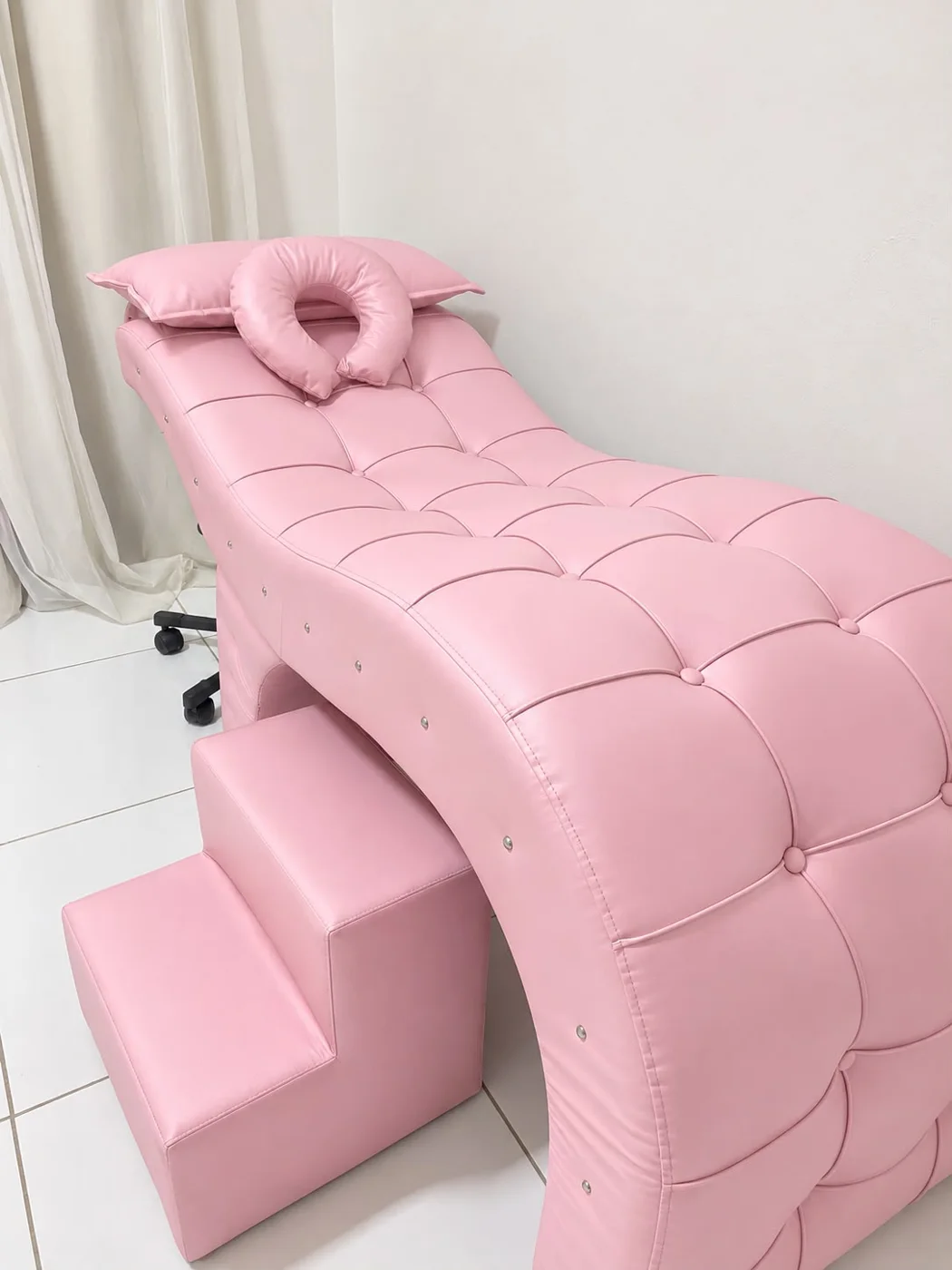 Maca Curva em corano rosa com escadinha, foto real