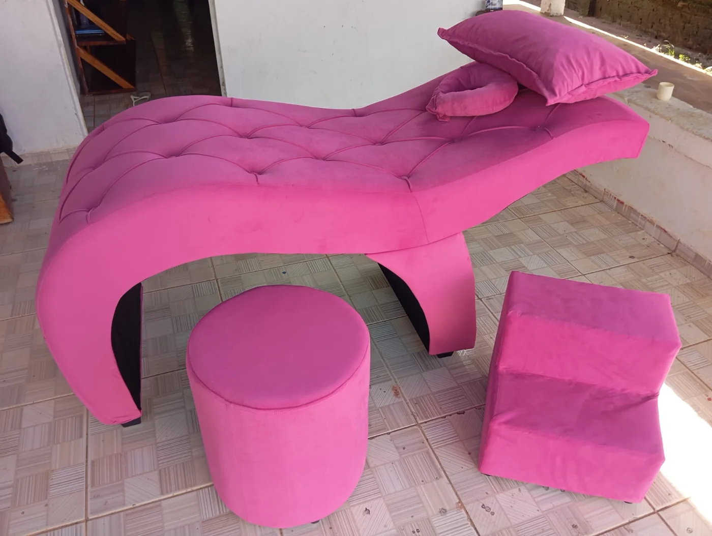 Maca pink com puff e escadinha, foto real