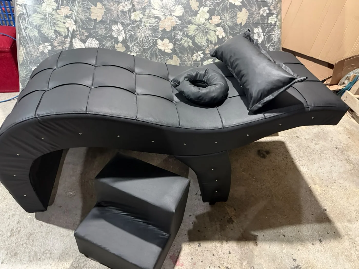 Maca Curva em corano preto com escadinha, foto real