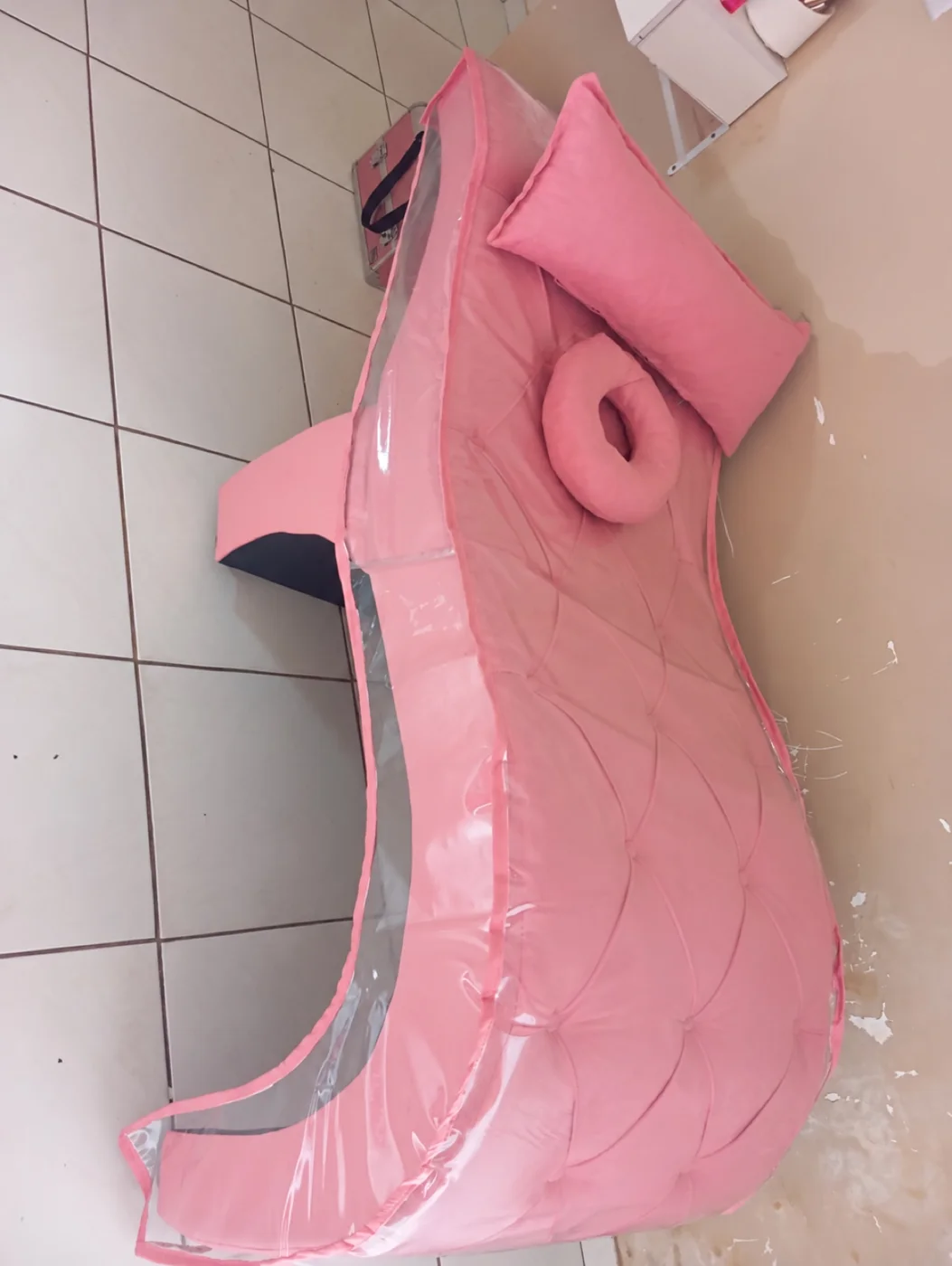 Maca Curva rosa ainda na embalagem, foto real